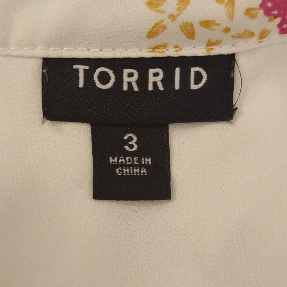 +SZ Torrid SZ 3 3/4 Sleeve White Butterfly Blouse. - Picture 6 of 9